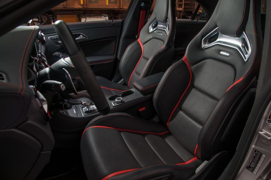 Интерьер Mercedes-AMG CLA45 4Matic (C117) 2016 года  (NA) (фото 7 из 34)